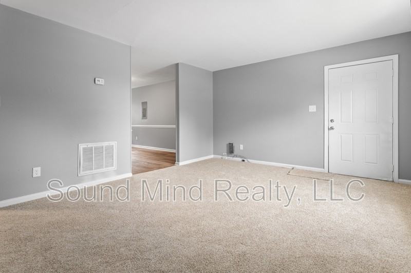 1403 Sportsman Trl - Photo 3 of 15