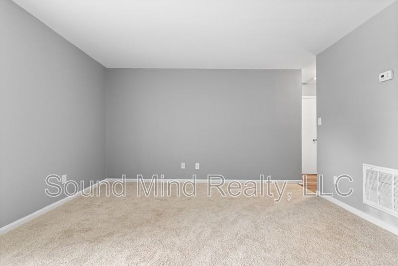 1403 Sportsman Trl - Photo 5 of 15