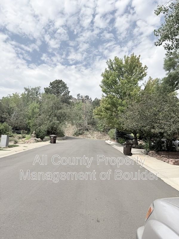 315 Evergreen Ave - Photo 2 of 48