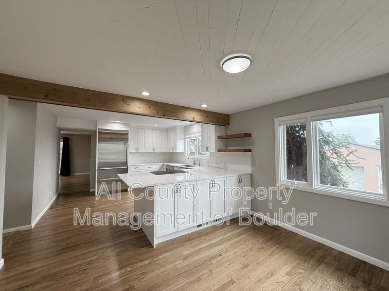 315 Evergreen Ave - Photo 3 of 48
