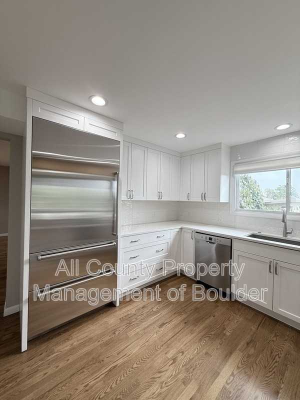 315 Evergreen Ave - Photo 5 of 48