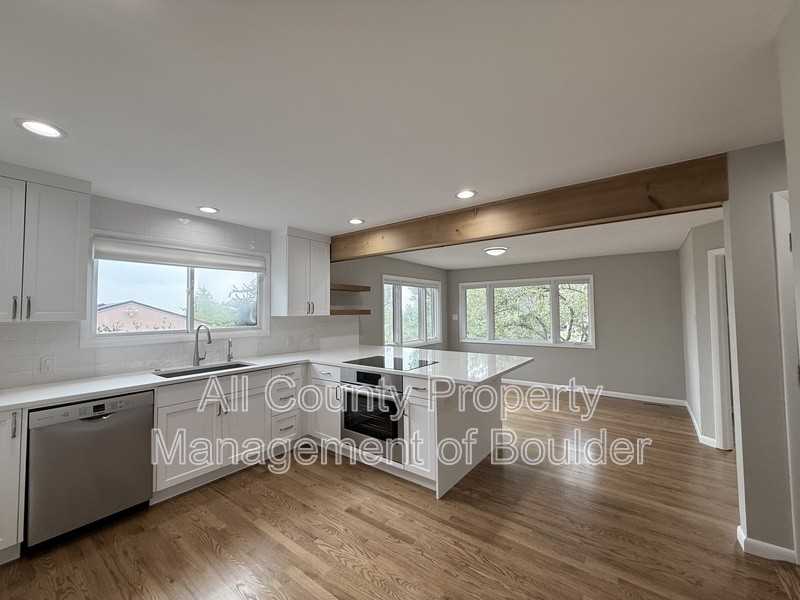 315 Evergreen Ave - Photo 6 of 48