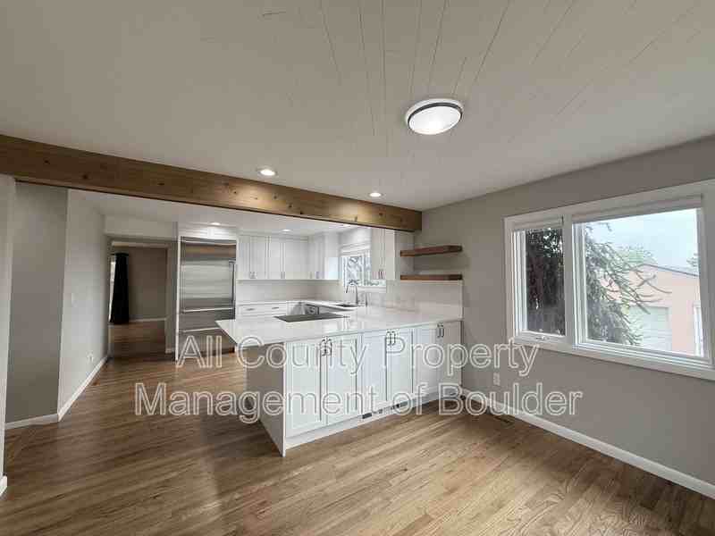 315 Evergreen Ave - Photo 7 of 48