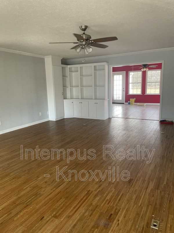 724 Waco Rd - Photo 6 of 34