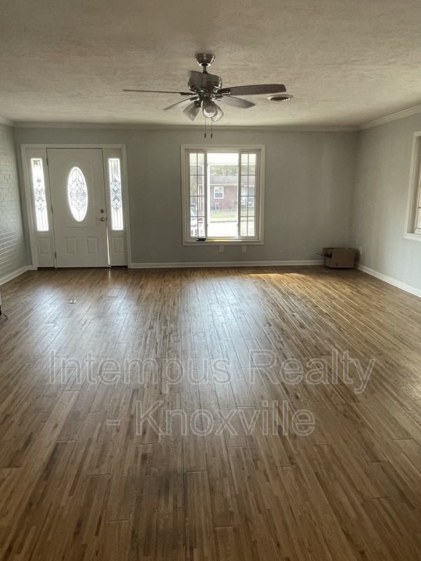 724 Waco Rd - Photo 7 of 34
