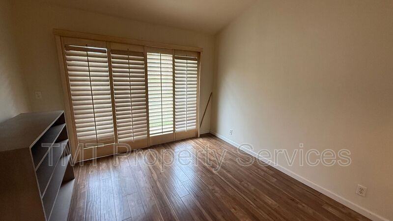 59 Los Palos Dr - Photo 5 of 15