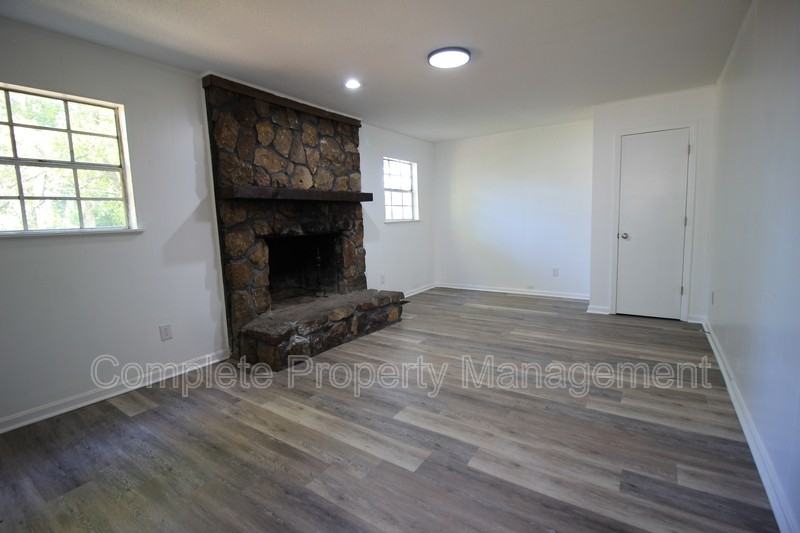 2744 Pike Rd - Photo 7 of 13