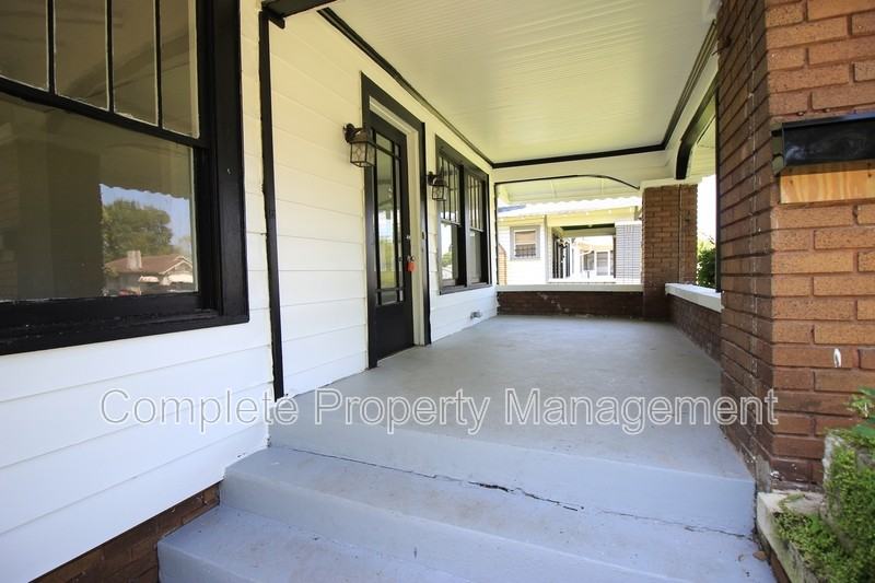 1629 Woodland Ave Sw - Photo 2 of 12