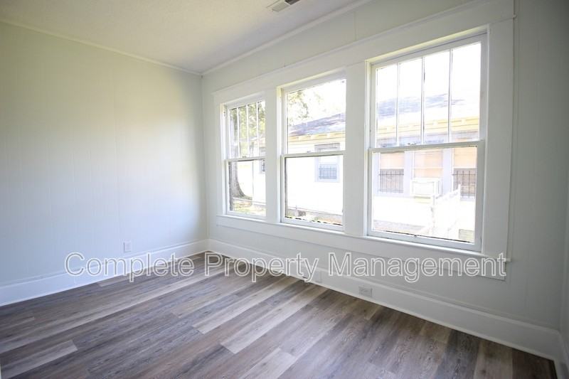 1629 Woodland Ave Sw - Photo 4 of 12