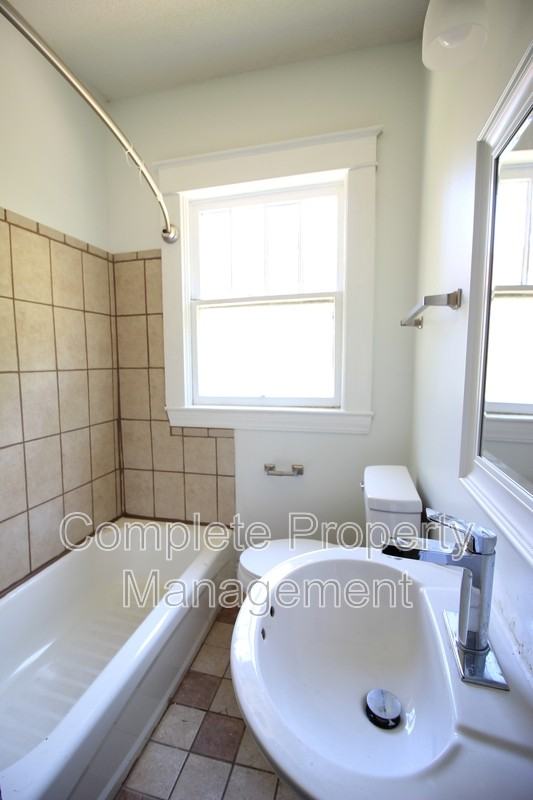 1629 Woodland Ave Sw - Photo 7 of 12