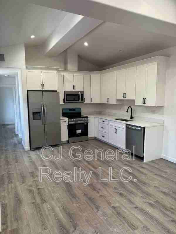 90 Beacon Ct #2 - Photo 2 of 13