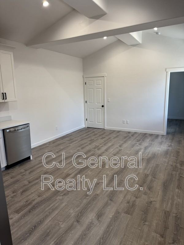 90 Beacon Ct #2 - Photo 4 of 13