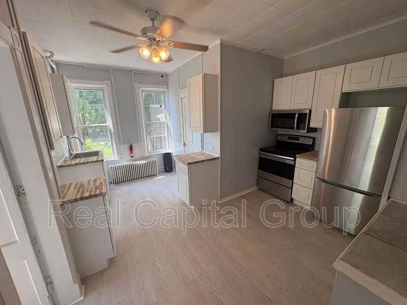 1213 Jacob St #1 - Photo 4 of 16