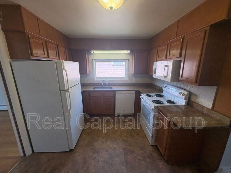 189 S Allen St #2 - Photo 6 of 23
