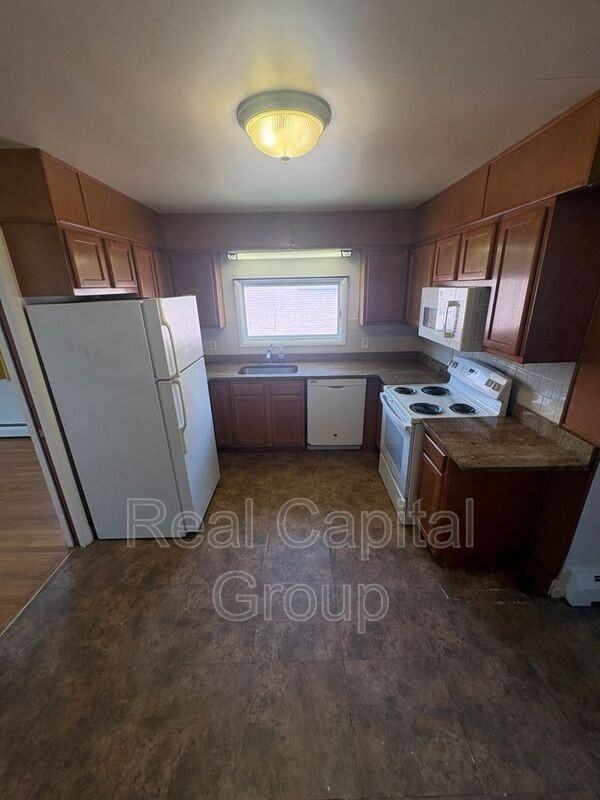 189 S Allen St #2 - Photo 7 of 23