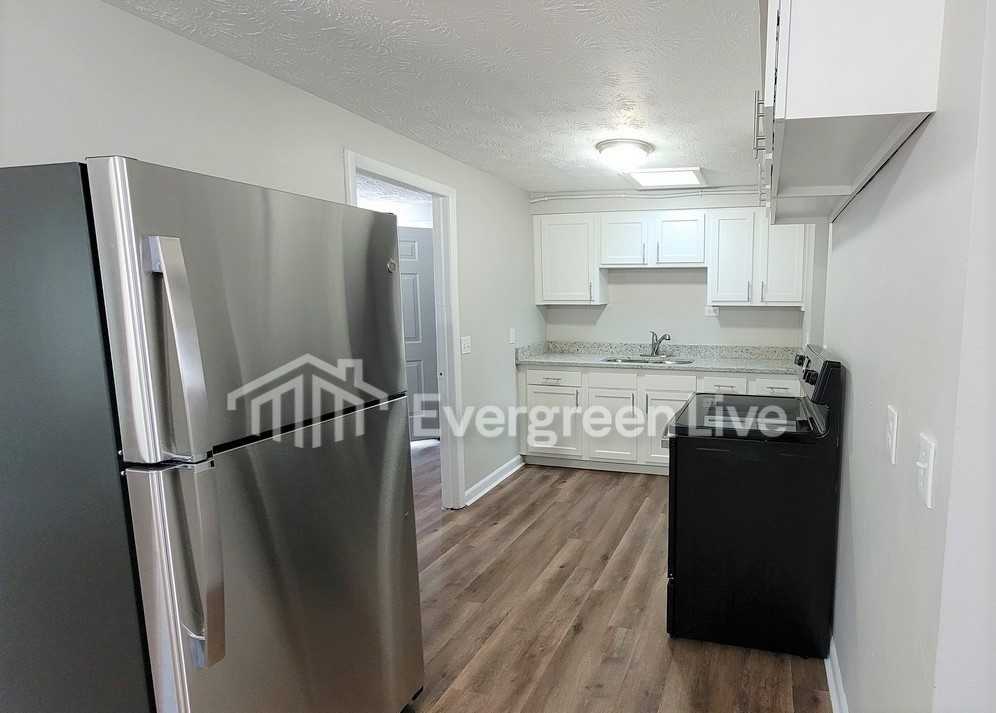 3403 Gladys St - Photo 4 of 26