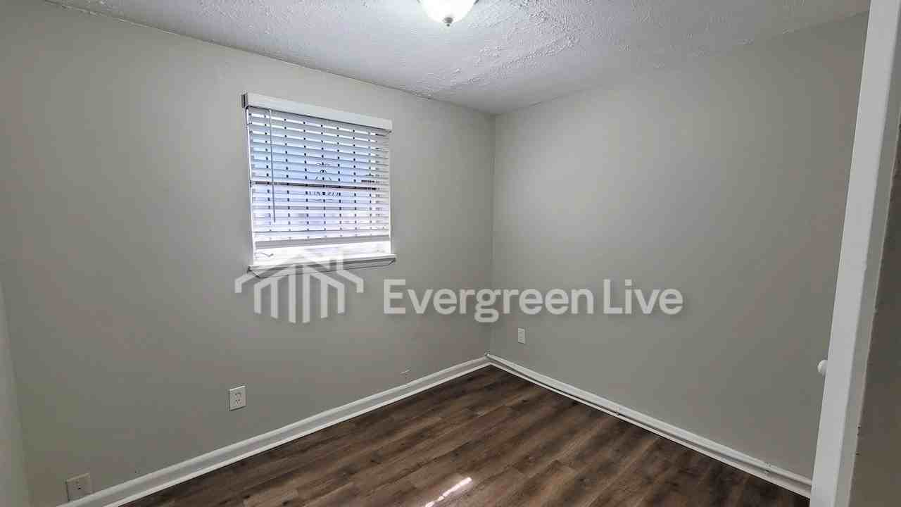 3403 Gladys St - Photo 7 of 26