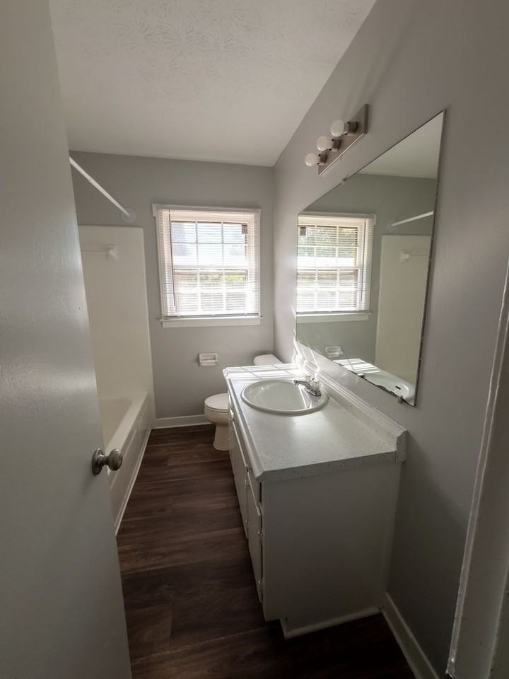 Bluestone Manor Apartment Homes - Photo 5 of 15