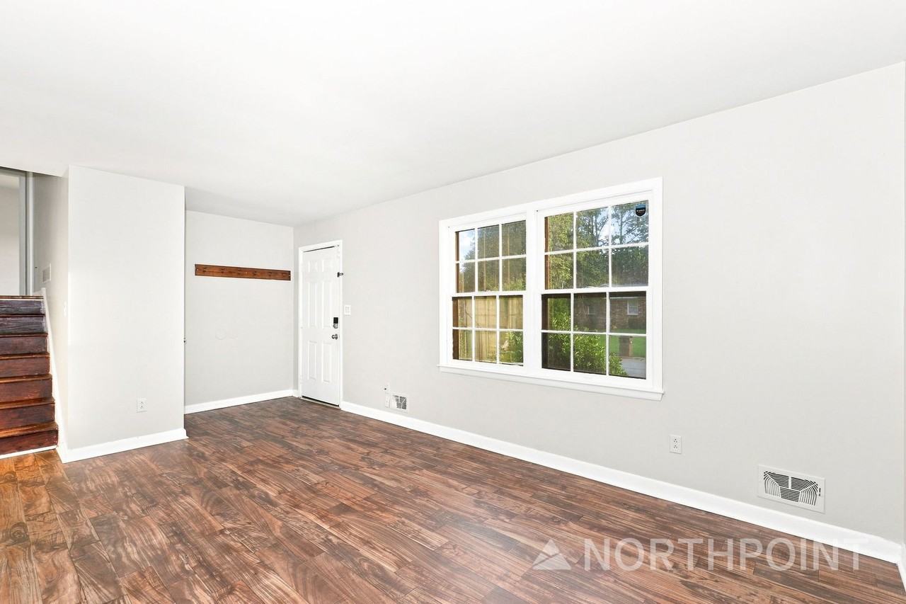 1703 Pheasant Dr - Photo 2 of 15