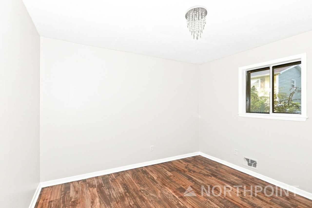 1703 Pheasant Dr - Photo 4 of 15