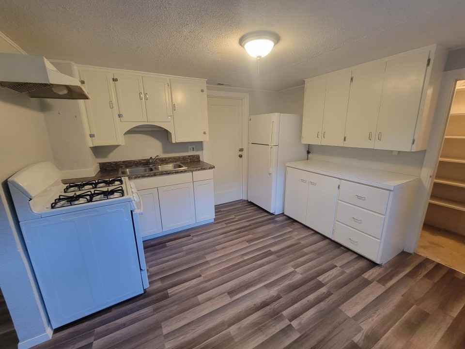 1021 1/2 Princeton Ave - Photo 3 of 5
