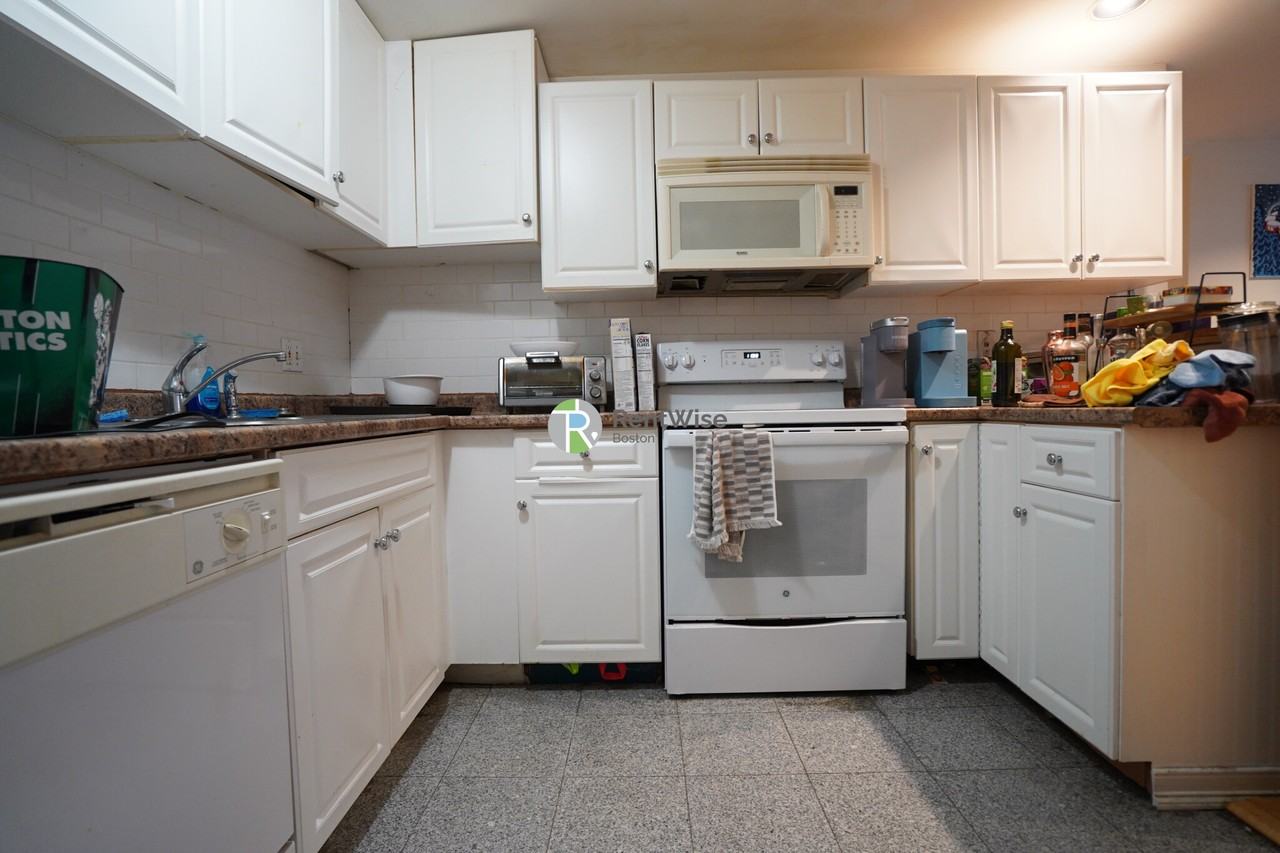 9 Commonwealth Ct #2 - Photo 6 of 20