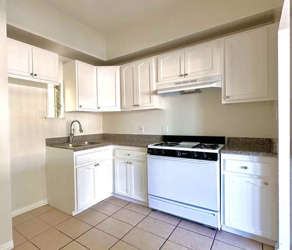 1661 West 182nd Street #8 - Photo 4 of 15