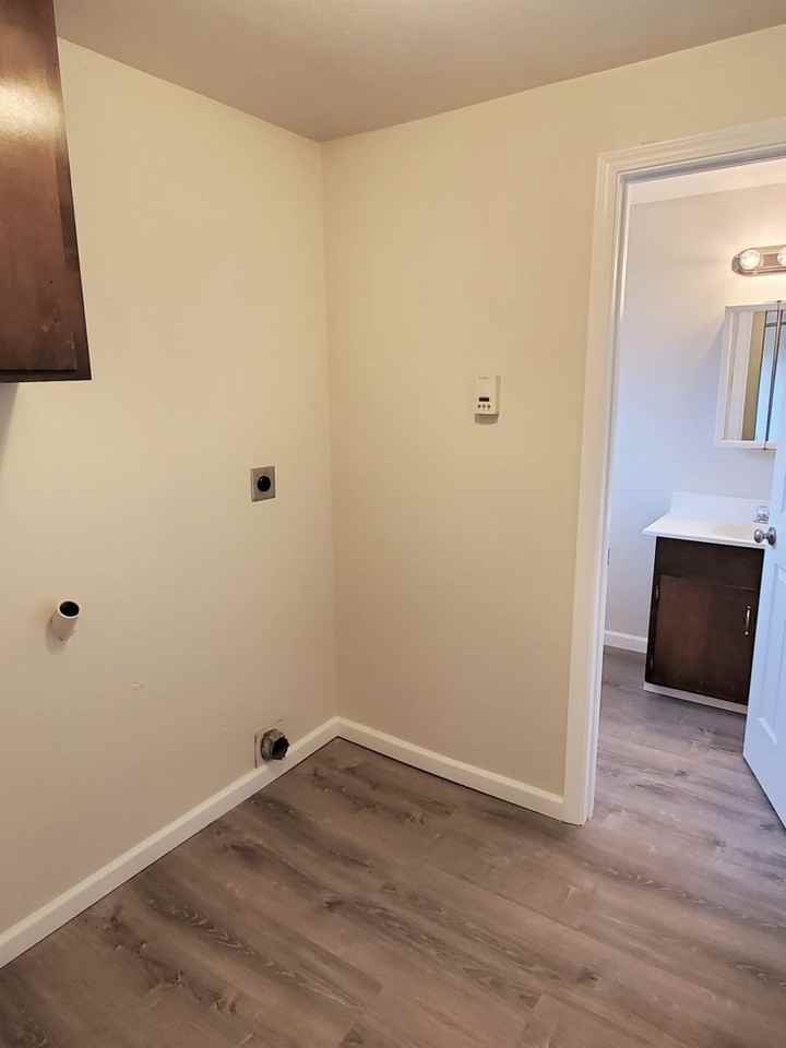 4485 Sean St - Photo 4 of 18