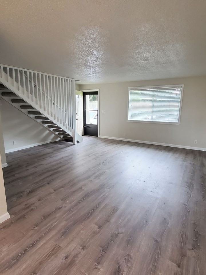 4485 Sean St - Photo 5 of 18