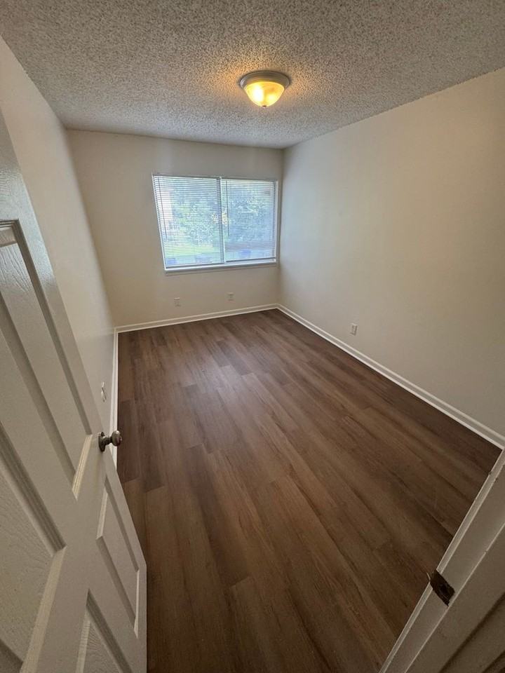 Monterey Apartments - Photo 6 of 8