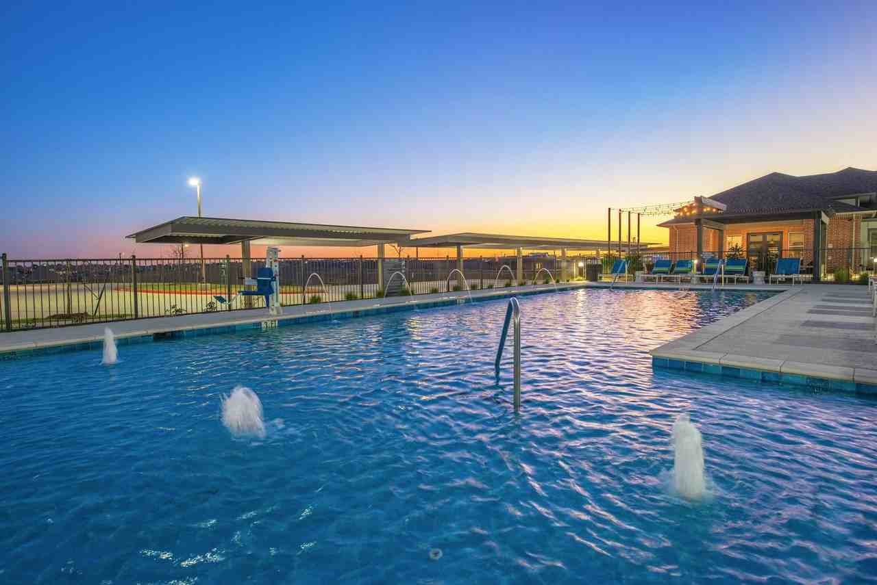 The Luxe at Las Colinas - Photo 2 of 50