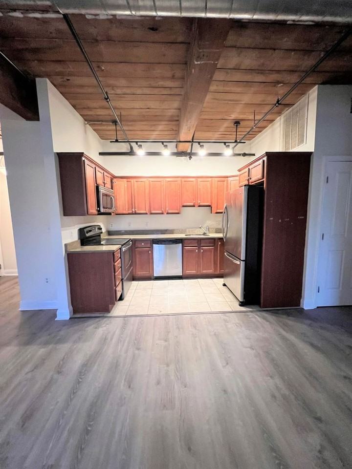 32 Vila LLC - Photo 2 of 5