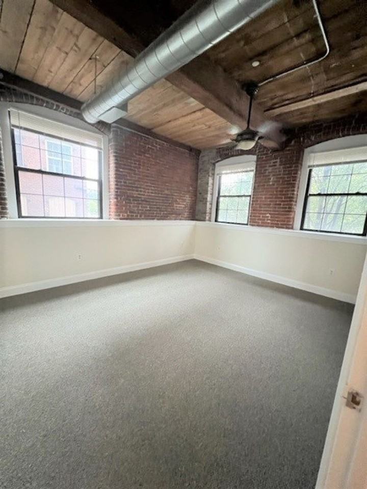 32 Vila LLC - Photo 3 of 5