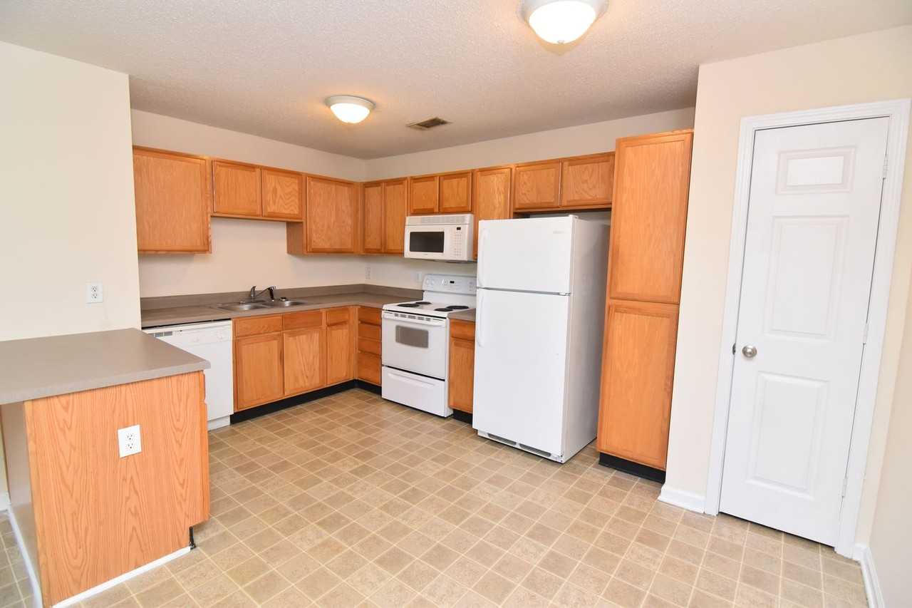114 N Wheeless Dr - Photo 3 of 21