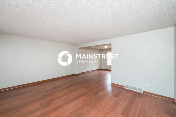 2121 S Zeno St - Photo 2 of 18