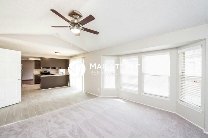 2121 S Zeno St - Photo 4 of 18