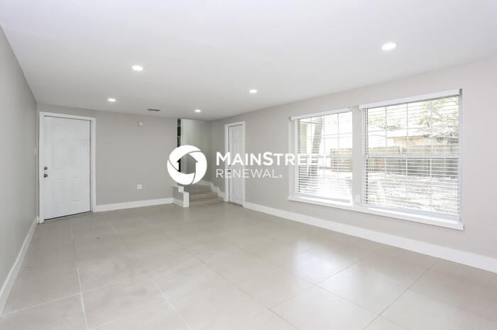 9064 Polk Ave - Photo 5 of 16