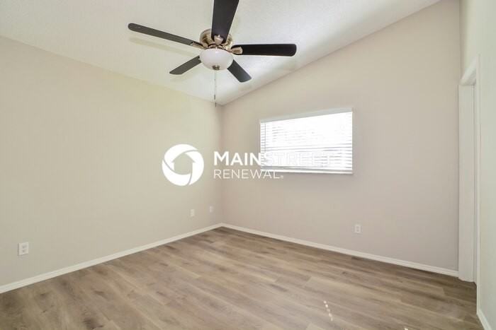 7608 Lakeside Woods Dr - Photo 7 of 16