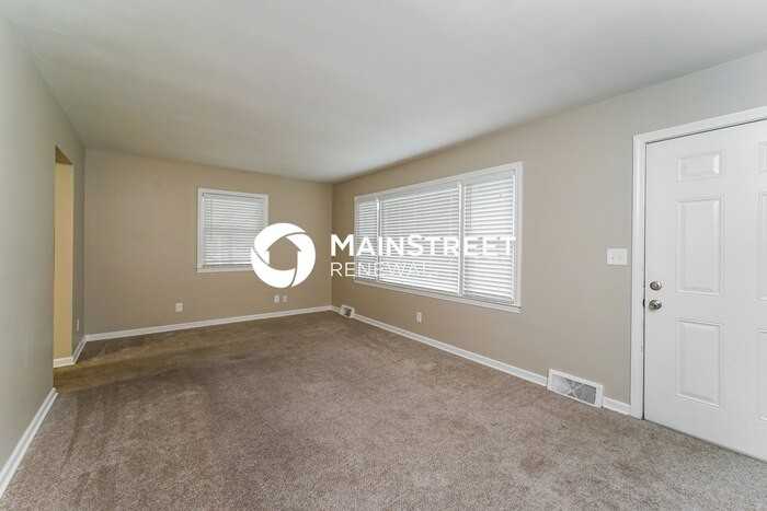 9400 Aristides Dr - Photo 4 of 17
