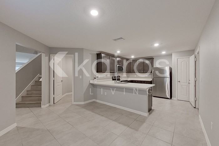 8513 Indian Laurel Ln - Photo 7 of 33