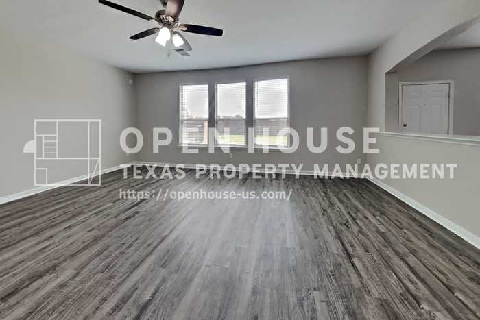 2902 Crestbrook Bend Ln - Photo 4 of 23