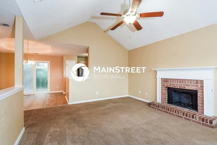 746 Peteywood Dr - Photo 2 of 18