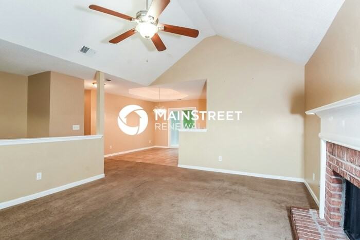746 Peteywood Dr - Photo 3 of 18
