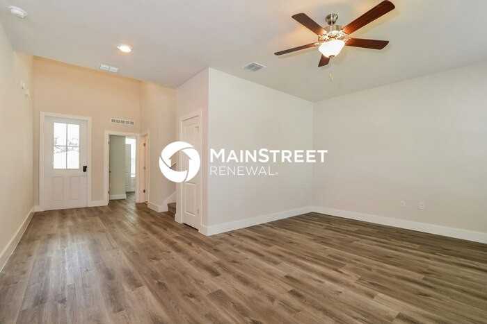 301 S Pine St - Photo 2 of 17