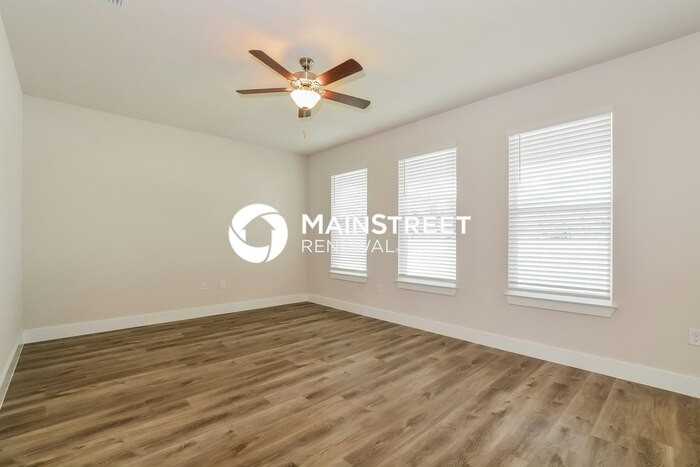 301 S Pine St - Photo 3 of 17