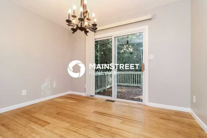 437 Indian Hill Rd - Photo 5 of 17