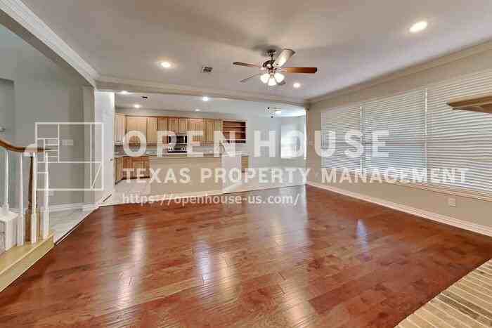 1285 Shores Blvd - Photo 4 of 20