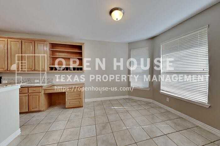 1285 Shores Blvd - Photo 5 of 20