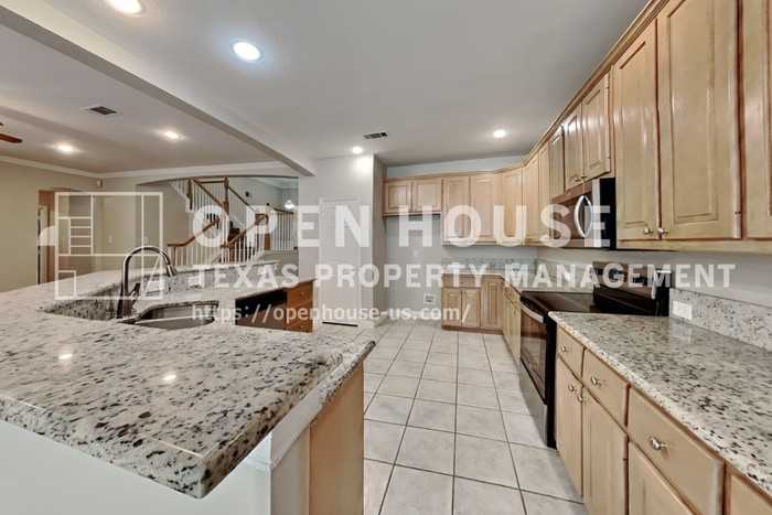 1285 Shores Blvd - Photo 6 of 20