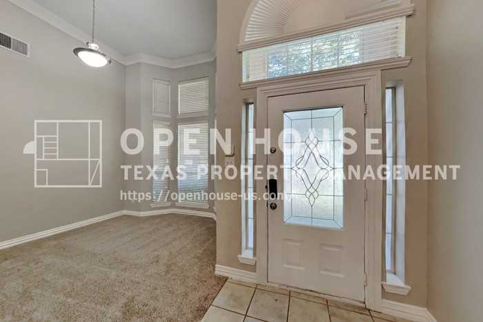 1285 Shores Blvd - Photo 7 of 20